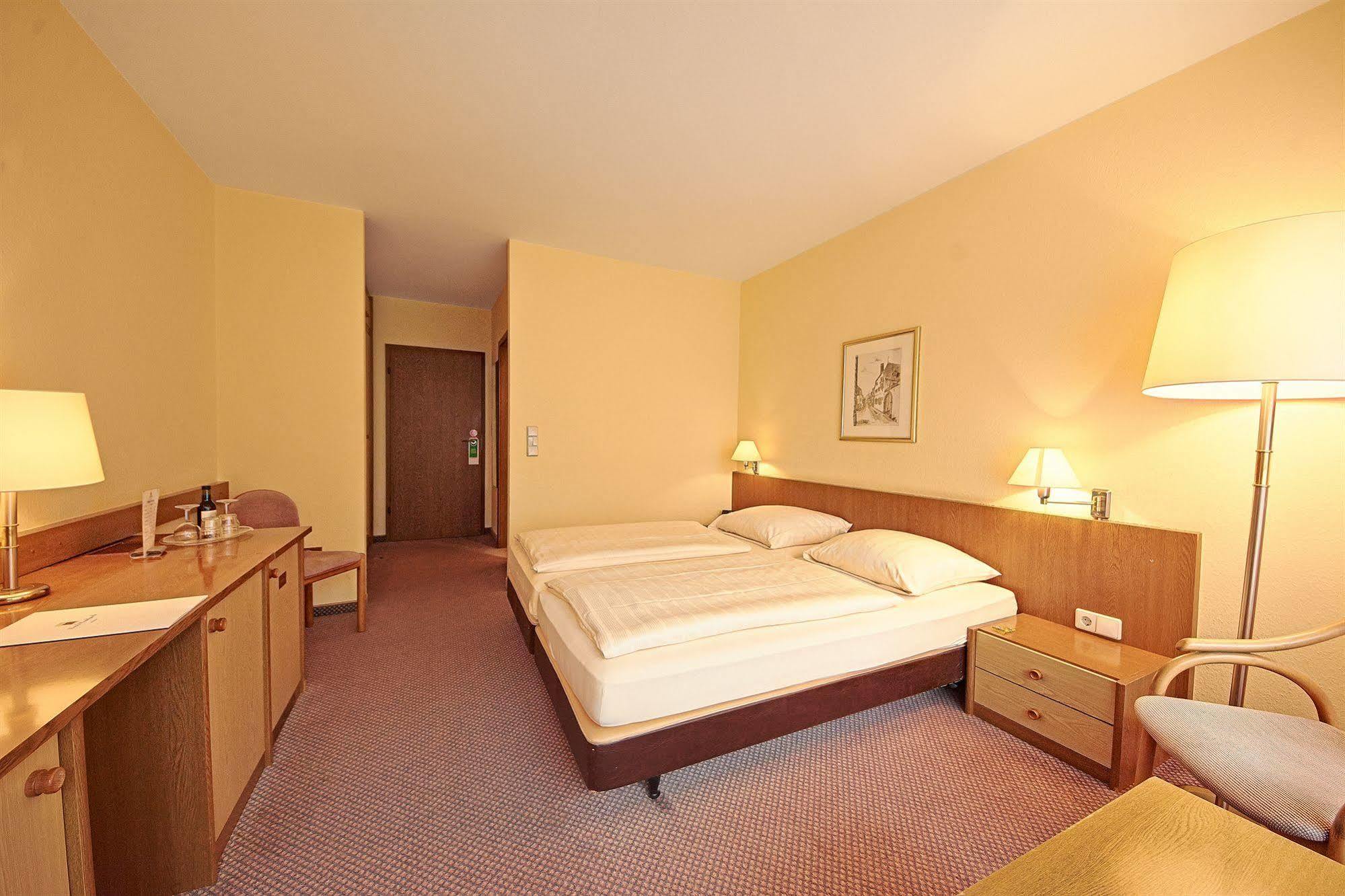 Hotel Moselpark 베른카슈텔쿠에스 외부 사진
