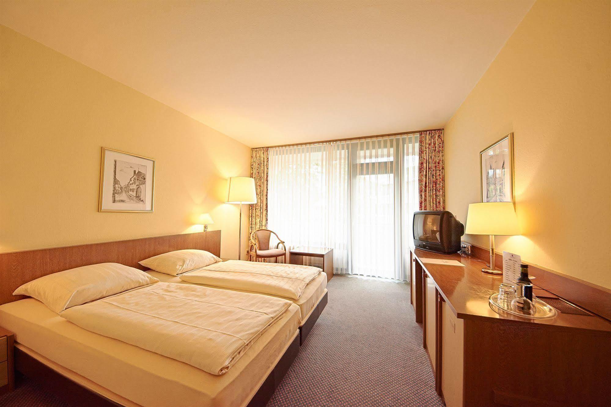 Hotel Moselpark 베른카슈텔쿠에스 외부 사진